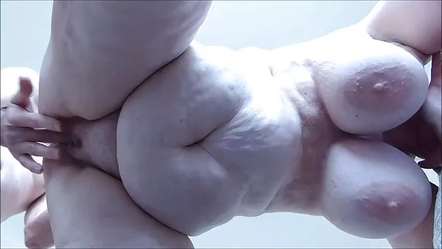بمب ربات سکس چت بلوند