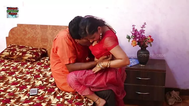 والنتینا ناپی، ملکه بی‌بی‌سی، چت روم سکسی از بی‌بی‌سی یک الاغ کامل دریافت می‌کند