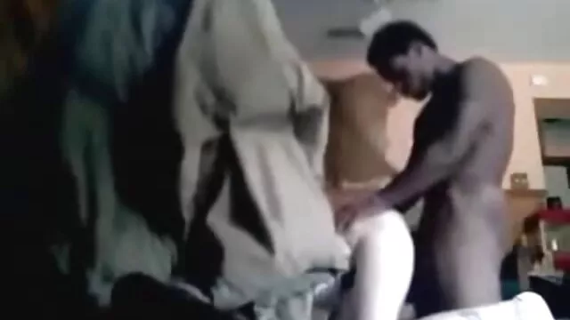 ماجراجویی هیجان‌انگیز مقعدی میلف کلئوپاترا با موهای تیره روسی La Rue نرم افزار سکس چت GP1792