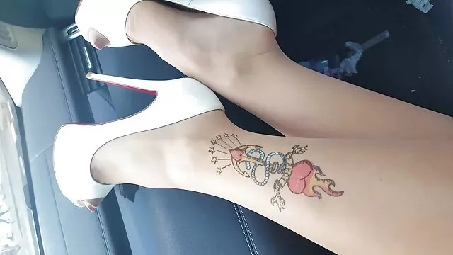 کیرا سکس چت تلفنی پرز، شلخته کوچولوی کاملاً طبیعی و کامل، جولز را برای POV می‌برد